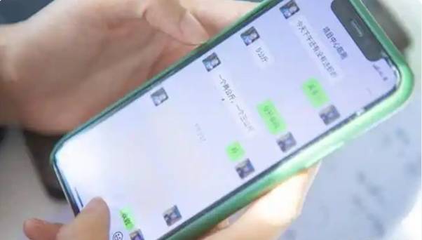 중국에서 논란이 된 업무 모니터링 프로그램이 직원들의 메신저 대화 내용까지 실시간으로 열람할 수 있는 것으로 알려졌다. 스마트폰 메신저 화면 예시. 지무신문
