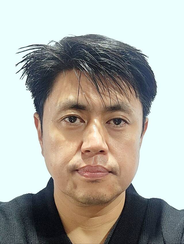 윤찬영 북카페 기찻길옆골목책방 대표