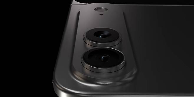 폴더블 아이폰 후면 렌더링 이미지(fpt 유튜브 갈무리)/뉴스1