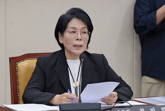 더불어민주당 소속 최민희 과방위원장이 10월 30일 서울 여의도 국회 과학기술정보방송통신위원회에서 열린 종합감사에서 발언하고 있다./남강호 기자