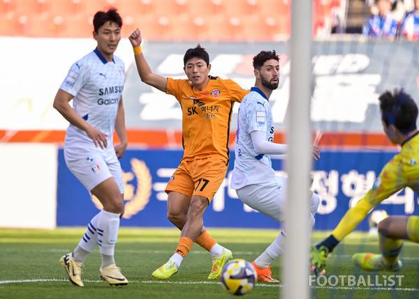 김승섭(가운데, 제주SK). 서형권 기자