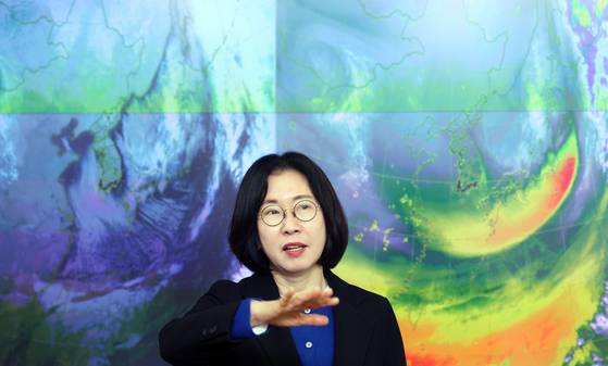 이미선 기상청장이 서울 동작구 기상청 국가기상센터에서 인터뷰하고 있다. 변선구 기자