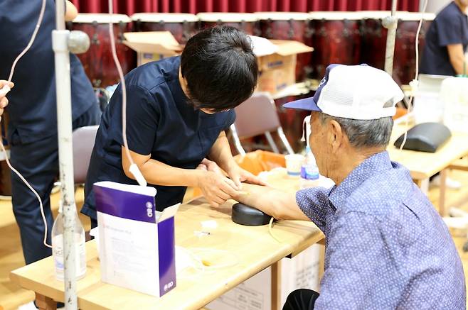 고흥군이 운영하는 '농촌 왕진버스' 의료 서비스./고흥군 제공