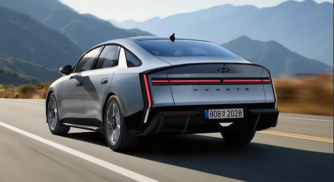 현대차 준중형 세단 '아반떼' 8세대 예상도./유튜브 힐러TV 캡처