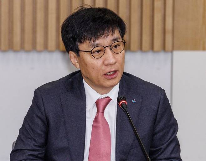 김철주 생명보험협회장이 새해를 보험소비자 보호가 산업 현장에서 실질적으로 구현되는 해로 만들겠다고 밝혔다.ⓒ연합뉴스