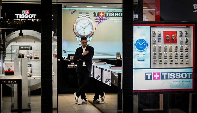 러시아 모스크바 ‘굼’(GUM) 백화점 내 스위스 명품 시계 브랜드 티쏘 매장. (사진=AFP)