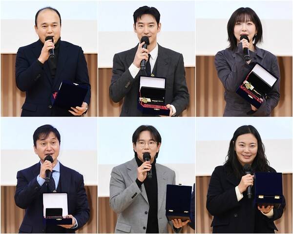 ▲2일 서울 양천구 목동 SBS 사옥에서 열린 시무식에서 특별상 수상자들의 모습. 사진출처=SBS.