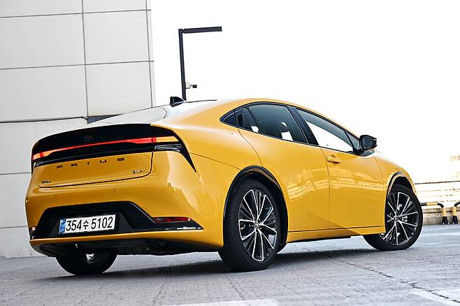 토요타 프리우스 HEV AWD. 사진: 김학수 기자