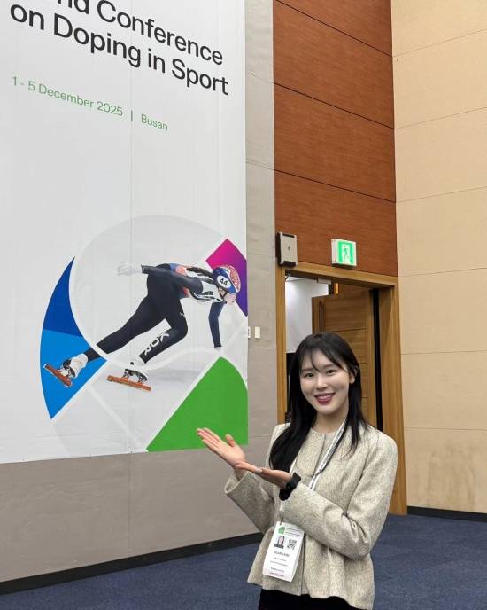 ▲ 김아랑은 초등학생 시절 처음 스케이트를 신은 뒤 20년이 넘는 시간을 쇼트트랙과 함께했다. 주니어 시절부터 두각을 드러낸 그는 빠르게 국가대표 시스템 안으로 들어왔고, 이후 한국 여자 쇼트트랙의 굵직한 국제대회를 거의 빠짐없이 경험한 선수로 커리어를 쌓아왔다. ⓒ김아랑SNS