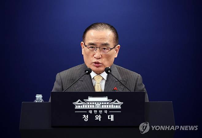 중국 국빈방문 설명하는 안보실장 (서울=연합뉴스) 한상균 기자 = 위성락 국가안보실장이 2일 청와대 기자회견장에서 이재명 대통령의 중국 국빈방문에 대해 브리핑하고 있다. 2026.1.2 xyz@yna.co.kr