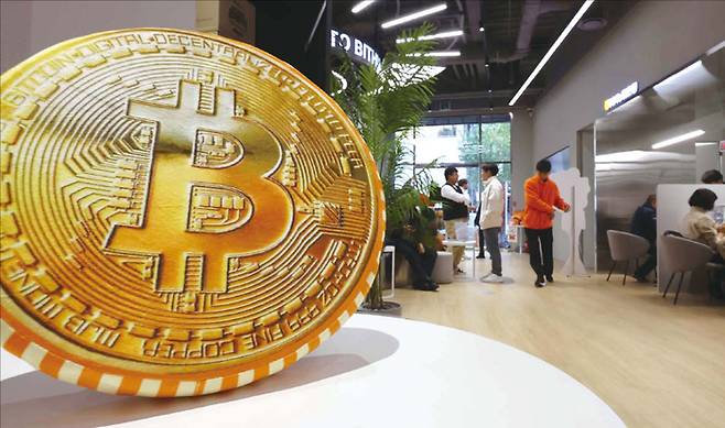 고공행진 중인 금, 은 가격과 달리 비트코인은 상대적으로 조용하다. (매경DB)