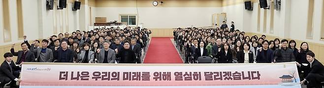 ▲ 인천 중구가 2일 오전 중구청 월디관 대회의실에서 '2026년도 시무식'을 열렀다. /사진 제공=중구