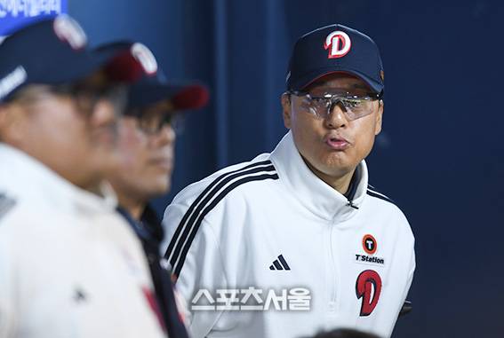 두산 이승엽 감독이 3일 잠실야구장에서 열린 2025 KBO 리그 키움과 경기를 지켜보고 있다. 2025. 4. 3. 잠실 | 최승섭기자 thunder@sportsseoul.com