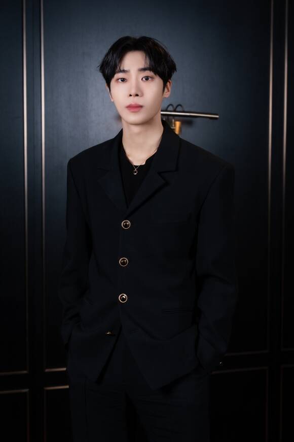 추영우는 "내년에도 저에게 주어진 것들을 열심히 해내면서 올해 받았던 칭찬을 넘어서는 또 다른 칭찬을 받고 싶다"고 의지를 내비쳤다. /㈜바이포엠스튜디오