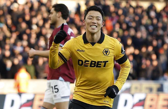 울버햄프턴의 황희찬이 4일 웨스트햄과 2025~2026시즌 EPL 20라운드 홈경기에서 2-0으로 앞서 나가는 페널티킥 골을 넣은 뒤 기뻐하고 있다. 로이터연합뉴스