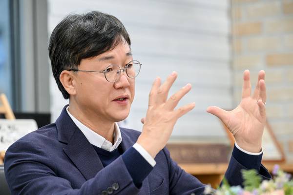 이민근 안산시장은 “시 승격 40주년 해인 2026년 시민이 체감하는 변화로 안산 40년을 넘어 100년을 준비하겠다”고 신년 각오를 밝혔다. /안산시 제공