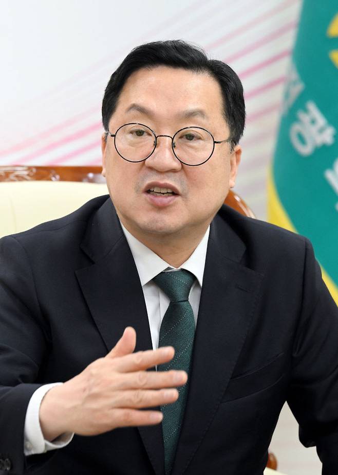 중도일보와 신년인터뷰를 하고 있는 이장우 대전시장. 사진은 이성희 기자