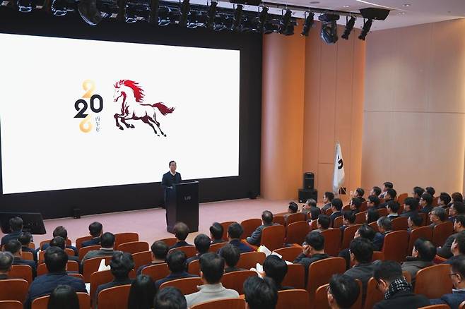 신익현 LIG넥스원 대표이사가 5일 판교하우스에서 열린 2026년 시무식에서 신년사를 하고 있다. LIG넥스원 제공