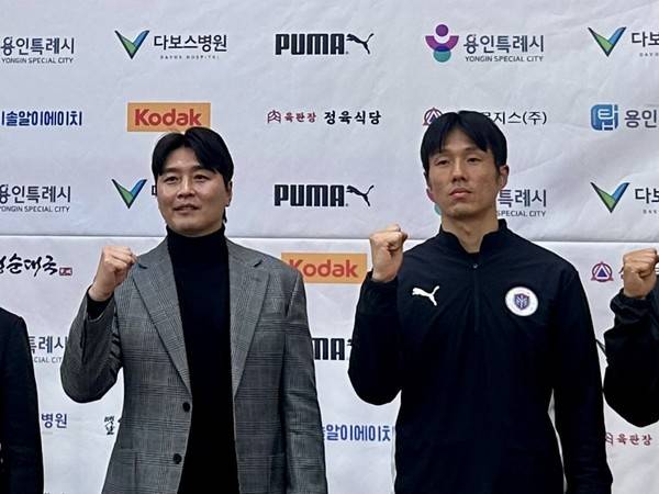 이동국 테크니컬 디렉터(왼쪽), 석현준(오른쪽). 김진혁 기자