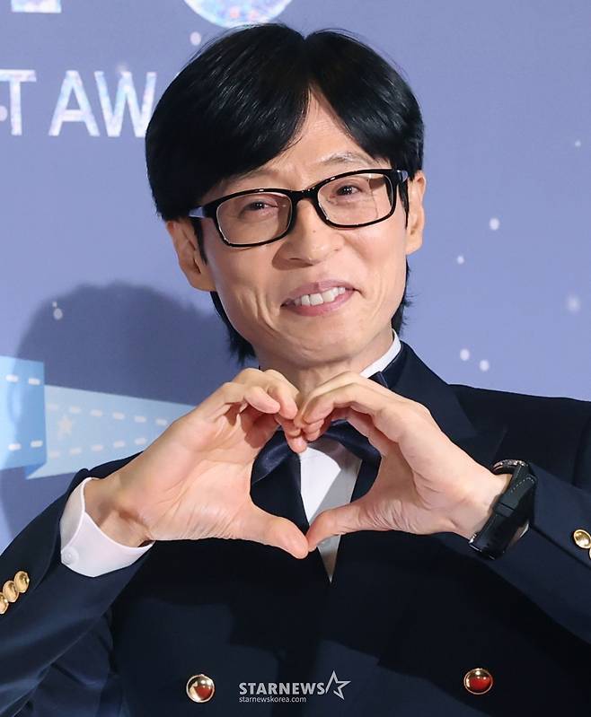 (서울=뉴스1) 권현진 기자 = '놀면 뭐하니'팀의 유재석이 29일 오후 서울 마포구 MBC 미디어센터 공개홀에서 열린 '2025 MBC 방송연예대상' 레드카펫 행사에 참석해 포즈를 취하고 있다. 2025.12.29/뉴스1 Copyright (C) 뉴스1. All rights reserved. 무단 전재 및 재배포, AI학습 이용 금지. /사진=(서울=뉴스1) 권현진 기자