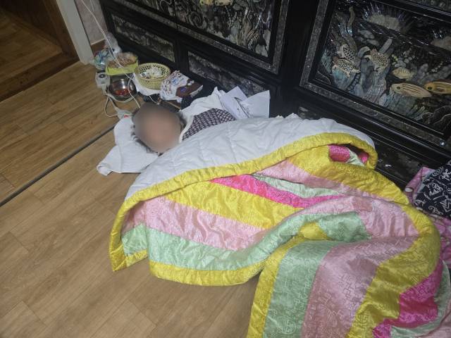 태자 씨는 최근 허리를 크게 다쳐 누워서만 지내고 있다. 시력 상실과 치매까지 앓게 되면서 홀로 밖에 나가는 건 어렵다. 임재환 기자