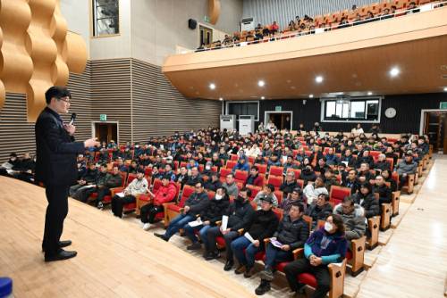 평창군은 6일 평창문화예술회관 대공연장에서 2026년 외국인 계절근로자 고용 348개 농가를 대상으로 고용주 교육을 개최했다.