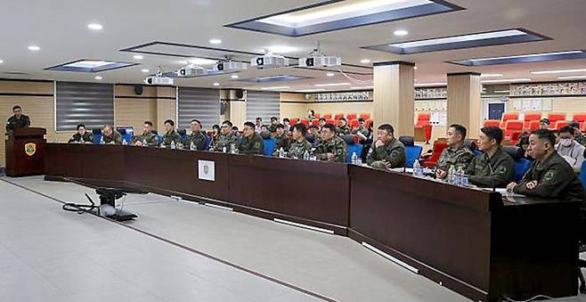 육군56보병사단이 6일 개최한 장병 급식 만족도 제고를 위한 대토론회에서 참석자들이 발표를 듣고 있다. 육군56보병사단 제공