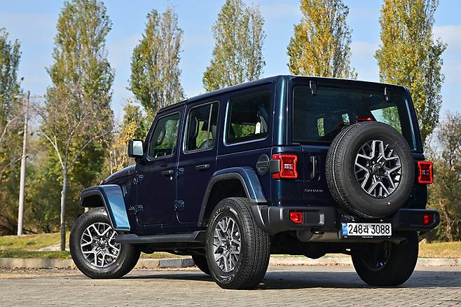 지프 랭글러 사하라. 사진: 김학수 기자