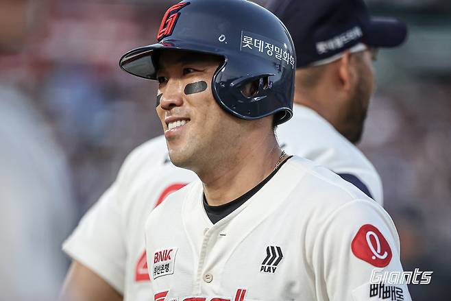 롯데 프랜차이즈 스타 전준우가 올해 구단 통산 최다 출장, 타석, 득점, 안타 경신에 도전한다. 사진제공|롯데 자이언츠