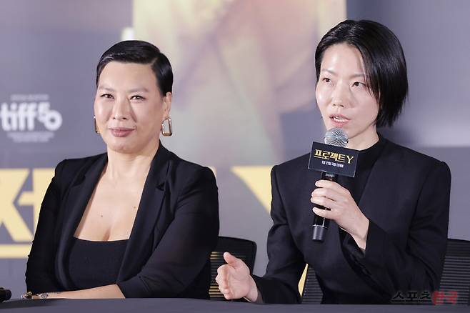 배우 정영주와 김신록 ⓒ이혜영 기자 lhy@hankooki.com