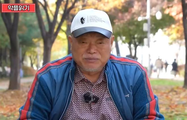 김흥국이 자신을 향한 악플을 읽고 속상한 심정을 내비쳤다. 유튜브 채널 '김흥국 들이대TV' 영상 캡처