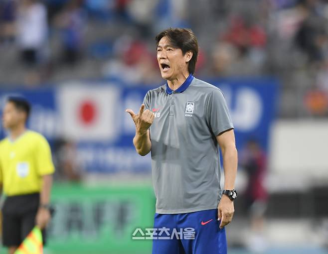 홍명보 감독이 15일 용인 미르스타디움에서 열린 2025 동아시아축구연맹(EAFF) E-1 챔피언십(동아시안컵) 일본과 경기에서 작전지시를 하고 있다. 2025. 7. 15. 용인 | 최승섭기자 thunder@sportsseoul.com