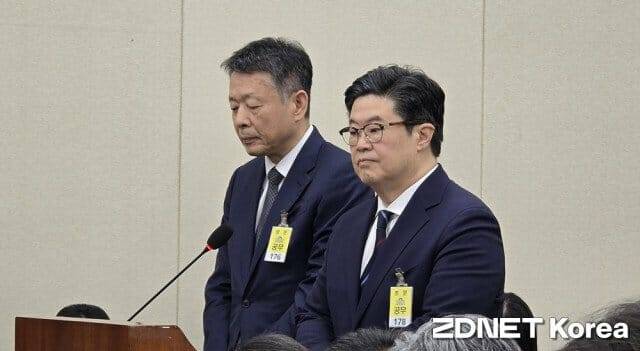 김광일 MBK파트너스 부회장과 김병주 MBK파트너스 회장(오른쪽)이 14일 열린 국회 정무위원회 국정감사에 증인으로 출석했다.