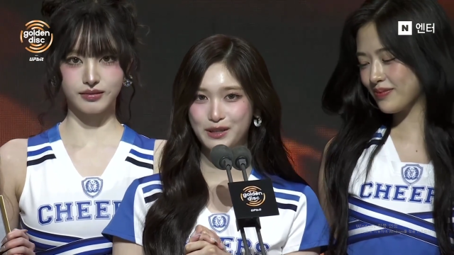 아이브 이서가 수상 소감을 말하고 있다. / 네이버 연예