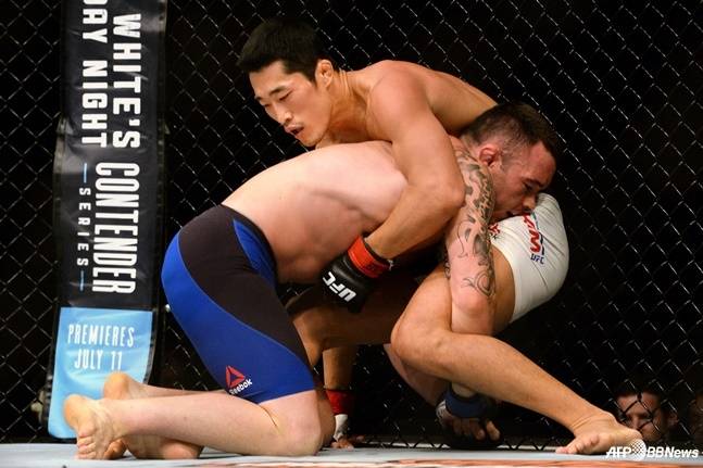 2017년 콜비 코빙턴과 김동현의 맞대결 당시. /AFPBBNews=뉴스1