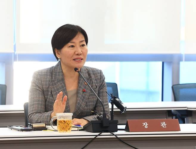 송미령 농림축산식품부 장관이 12일 정부세종종합청사에서 열린 기자간담회에서 모두발언을 하고 있다. /뉴스1