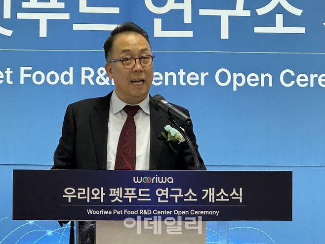최광용 우리와 대표이사가 ‘2026 우리와 펫푸드 연구소 개소식’에서 인사말을 하고 있다. (사진=신수정 기자)