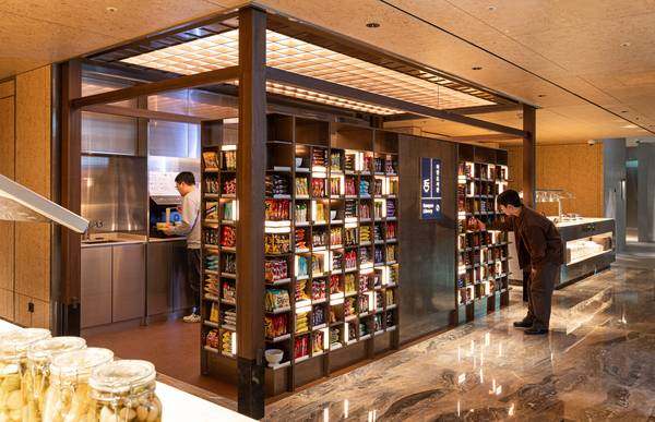 대한항공 프레스티지 동편 좌측 라운지 내 라면 라이브러리(Ramyeon Library). /대한항공