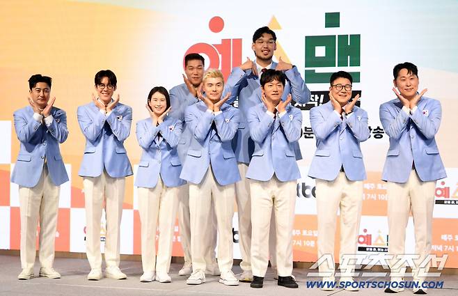 JTBC 신규 예능 '예스맨' 제작발표회가 14일 서울 여의도 페어몬트 앰배서더에서 열렸다. 서장훈, 안정환, 기보배, 박태환, 이형택, 하승진, 윤석민, 김영광이 포토타임을 갖고 있다. 여의도=박재만 기자 pjm@sportschosun.com/2026.01.14/