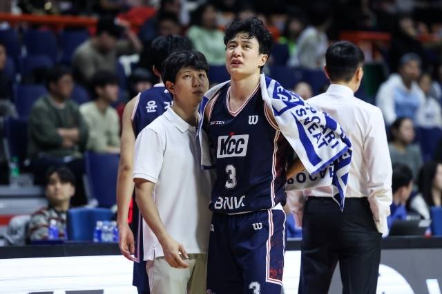 부산 KCC의 허웅은 14일 수원 KT 소닉붐 아레나에서 열리는 수원 KT와의 2025-26 LG전자 프로농구 4라운드 원정 경기에 결장한다. 사진=KBL 제공