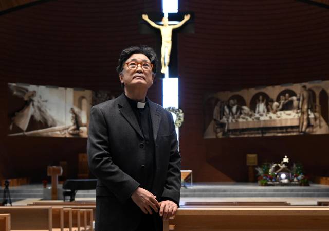 이상각 신부가 경기도 화성시 남양성모성지 대성당에서 본지와 인터뷰를 갖고 있다. 성형주 기자