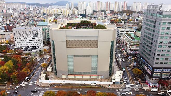 인천시 남동구 (구)롯데백화점 건물. 정선식기자