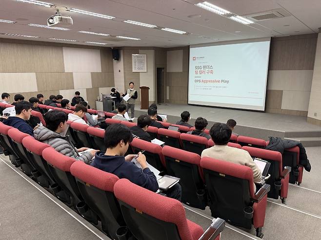 SSG 랜더스는 14일 인천 강화 SSG퓨처스필드에서 '2026 퓨처스 방향성 워크숍'을 열고 있다.