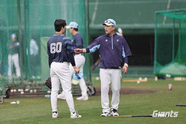 김민재 롯데 코치가 하늘을 떠났다./롯데 자이언츠