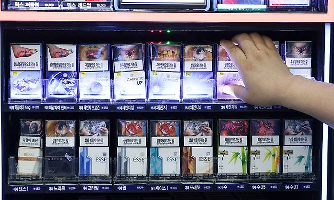 서울 시내의 한 편의점 담배 매대 모습. 뉴시스