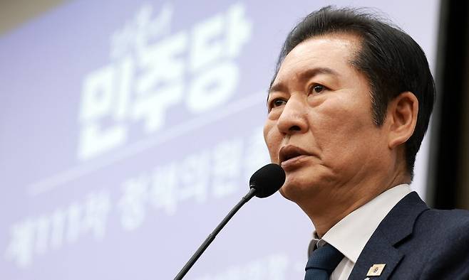 정청래 더불어민주당 대표가 지난 15일 국회에서 열린 의원총회에서 발언하고 있다. 연합뉴스