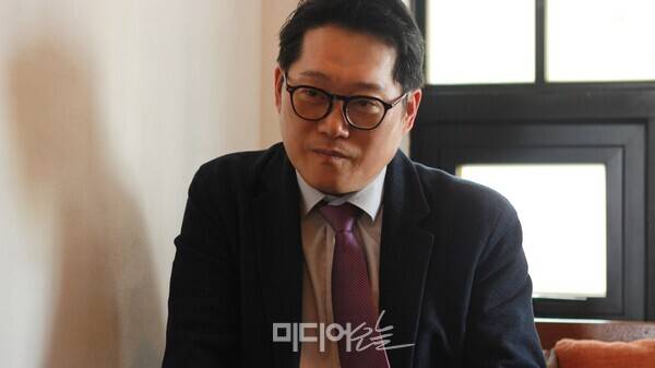 ▲ 지난 15일 서울역 인근 카페에서 미디어오늘과 인터뷰하고 있는 박성태 앵커. 사진=박서연 기자