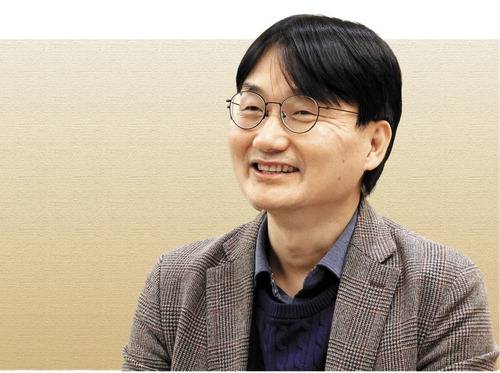 이태우 서울대 재료공학부 교수가 매일경제와 인터뷰하고 있다. 한주형 기자