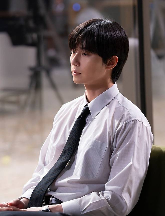 박서준은 주연 배우의 책임감을 언급하며 “연기는 기본, 분위기 만드는 역할도 해야한다”고 말했다. 사진| 어썸이엔티