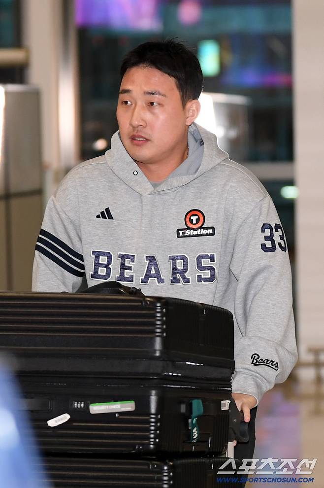 다부진 표정으로 캠프 떠나는 베테랑 김인태.